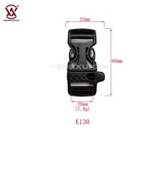 Fourniture de sifflet en plastique de 20mm Support de dégagement latéral Boucle de ceinture de survie de couleur personnalisée avec sifflet pour sac à dos de porte
