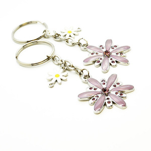 Offre Spéciale personnalisé diamant incrusté papillon porte-clés pendentif mode coloré métal porte-clés pour la décoration de sac - Product Image 6