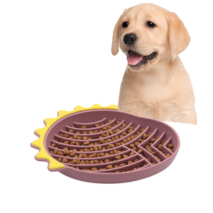 Gamelle pour chien personnalisée en silicone sans BPA 2026, arrondie, avec ventouses, écologique et antidérapante pour usage intérieur et en voyage - Product Image 1