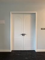 Porte d'entrée en bois massif sculptée à la main de luxe, taille personnalisée, porte d'entrée en bois massif pour la décoration de la maison, du hall d'hôtel