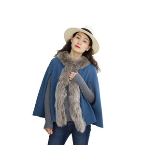 Mantella di Lusso in Misto Lana per <span class=keywords><strong>Donna</strong></span> <span class=keywords><strong>con</strong></span> Collo in Pelliccia Sintetica, Elegante Poncho Lavorato a Maglia, Mantello Invernale - Product Image 6