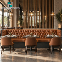 Ensemble de banquettes de restaurant personnalisables en cuir cognac capitonné losanges, table à manger en marbre, chaises de restaurant, projet OEM ODM Chine
