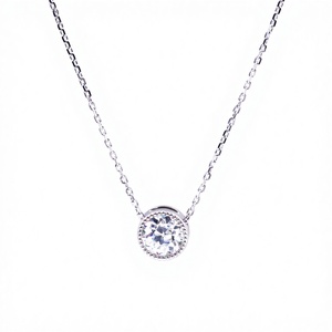 Collana Solitario Tianyu PT950 in Platino con Pendente Moissanite Incolore OEC da 8mm e <span class=keywords><strong>Zaffiro</strong></span>, Placcata Argento con Incassatura a Castone - Product Image 1