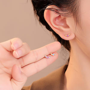 Gaby Titanium 16G Piercing corporel en or 6mm, en forme de lune, avec opale, pour lèvre, cartilage d'oreille et labret, pour femmes et enfants - Product Image 5