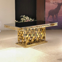 Table de salle à manger VIP rectangulaire moderne et élégante en acier inoxydable avec plateau en verre pour événements de mariage et utilisation en extérieur dans les hôtels