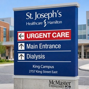 لافتة إرشادية للطوارئ خارجية للمستشفيات، لافتة تذكارية بشعار مخصص، لافتة ألومنيوم مقاومة للماء للإرشاد في المسار - Product Image 2