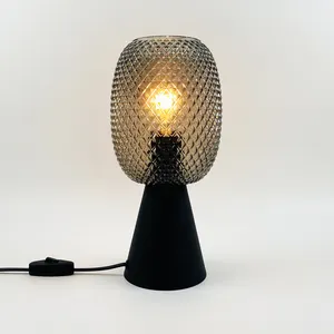 Lampu meja Led, lampu meja Modern rumah kamar tidur dekorasi kustom besi kaca lampu meja dekorasi lukisan pasir lampu meja