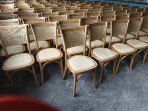 Sillas de comedor de ratán tejidas de madera <span class=keywords><strong>Vintage</strong></span> de estilo francés asientos de tela fuerte apilables para restaurantes bodas fábrica al por mayor - Product Image 6