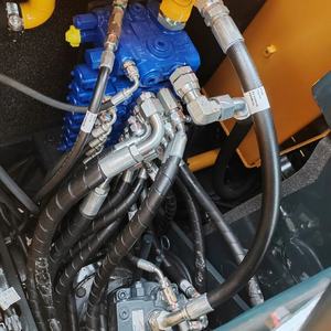 Mini-excavatrice sur chenilles Hyundai HX80 d'occasion de haute qualité avec moteur, boîte de vitesses, cabine agréable, 8T, vente d'occasion - Product Image 4