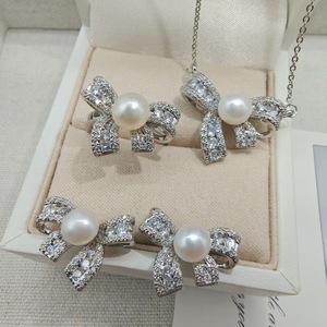 Parure de bijoux tendance en laiton plaqué or avec perles d'eau douce : boucles d'oreilles, bague et pendentif, chaîne de pull, cadeau - Product Image 1
