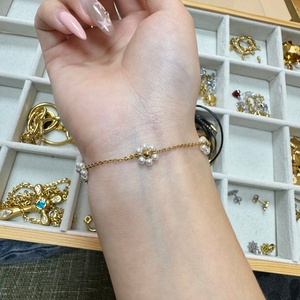 Pulsera de Cadena Minimalista con Zirconia y Corazón de Estrella, de Acero Inoxidable con Baño de Oro de 18K, Estilo Bohemio, al por Mayor, para Regalo - Product Image 3