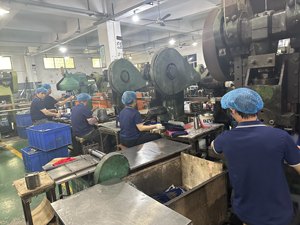 Cubo <span class=keywords><strong>de</strong></span> hielo para vino <span class=keywords><strong>y</strong></span> cerveza <span class=keywords><strong>de</strong></span> 10L, rectangular, <span class=keywords><strong>de</strong></span> estaño galvanizado <span class=keywords><strong>de</strong></span> 0.3mm <span class=keywords><strong>de</strong></span> grosor, con asa <span class=keywords><strong>de</strong></span> cuerda, decorativo, con logotipo personalizado impreso, económico <span class=keywords><strong>y</strong></span> con MOQ bajo. - Product Image 6