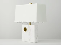 Lampe de bureau LED moderne pour chambre à coucher Lampe de table décorative en pierre blanche marbrée pour hôtel