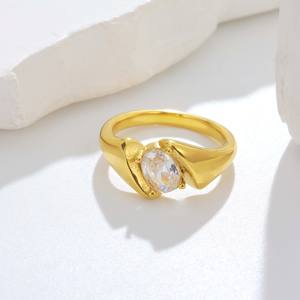 Bague ovale torsadée en acier inoxydable bicolore or et argent avec zircon - Plaqué or 18 carats, bijou minimaliste de luxe léger pour le quotidien - Product Image 2