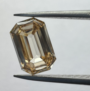 Excepcional Diamante Suelto Cultivado en Laboratorio, Corte Esmeralda Brillante Alargado, con Brillo Intenso, para Anillos de Compromiso Impresionantes y Personalizados - Product Image 5