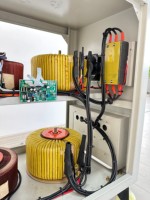 Régulateur de tension AC 50 KVA SVC monophasé automatique AVR entièrement en cuivre pour entrepôts frigorifiques et réfrigération