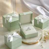 Boîte cadeau de luxe en carton rigide carrée découpée à la main, écologique, avec logo personnalisé et nœud, pour bijoux et rangement de mariage