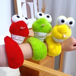Nueva Llegada 38cm Año Nuevo Serpiente Con Ojos Grandes Juguete Peluches Suave Lindo Animal de Peluche Mano Slap Pulsera Clip Anillo - Product Image 2