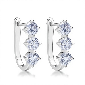 Pendientes de Plata de Ley 925 con Tres Diamantes Cultivados en Laboratorio, Corte Brillante Redondo, Joyería Clásica para Mujer - Product Image 4