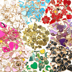 Venta al por mayor de la marca N.<span class=keywords><strong>CCB</strong></span>, 30 piezas/bolsa, colgantes de aleación multicolor mixtos, accesorios para hacer pulseras y joyería DIY, Zhejiang, China - Product Image 2