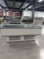Vitrine réfrigérée ouverte à plateau plat pour la présentation de viande fraîche pour boucherie, supermarché, magasin
