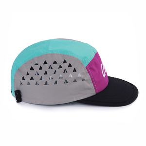 Casquette de camping premium sportive à dos élastique 5 panneaux, à visière courte, en nylon personnalisé, découpée au laser, pour la randonnée et le trekking, style trucker - Product Image 3