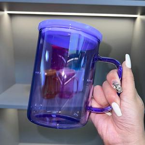 Taza de cristal de caramelo de gelatina transparente por sublimación de 17oz con asa y tapas de colores y pajitas de colores mezclados - Product Image 3