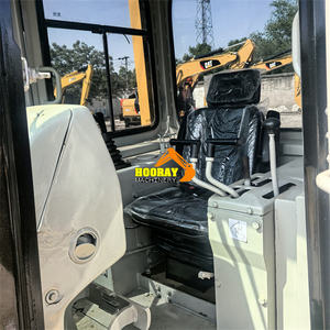 Bulldozer Komatsu Serie D6 (D6d/D6g) Modelo 2016, Estable y Duradero, Motor CAT de 250 kW, Capacidad de Aplicación de Aserrín de 4 m, de Segunda Mano, Oruga, Japón - Product Image 5