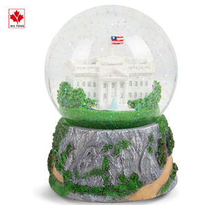 كرة مياه كروية من الثلج من الراتنج عالي الجودة مخصصة كهدية للمناظر الطبيعية السياحية - Product Image 4