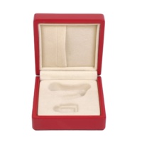 Boîte à bijoux en bois rouge brillant avec doublure en velours beige, insert en mousse pré-découpé, logo personnalisé pour la vente de bijoux de luxe et les cadeaux de mariage