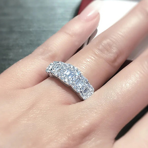 Anello Geometrico Elegante, Gioiello Minimalista da Indossare Quotidianamente per Donne, Stile per Matrimonio, Fidanzamento e Proposta - Product Image 3