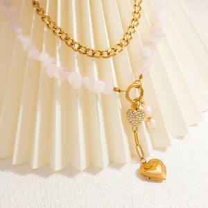 Collier superposé tendance plaqué or 18 carats avec pendentif cœur en pierre naturelle, chaîne claviculaire multi-brins pour femme - Product Image 2