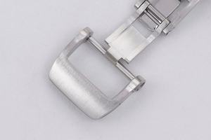 Montre pour femmes personnalisée ODM sertie de diamants - Montre de luxe de haute qualité avec mouvement automatique et verre saphir - Product Image 4