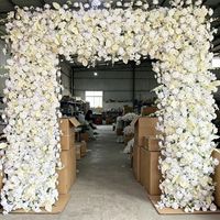 Beliebter Realistischer Weißer Herzförmiger Hochzeitsbogen mit Handgefertigten Seidenrosen, Hochwertige Blumendekoration