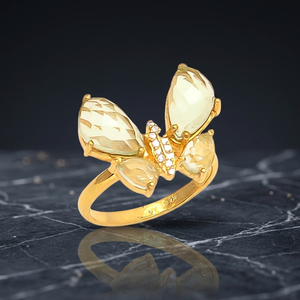 Anillo de Zirconia con Diseño de Mariposa Amarilla Encantadora Chapado en Oro, Hermoso Anillo con Forma de Mariposa, Estilo Étnico para Mujer - Product Image 2