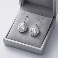 Boucles d'oreilles pendantes élégantes en zircon cubique rond, design halo floral, bijoux en acier inoxydable pour femmes