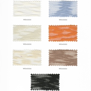 Fil à tricoter en chenille tendance Nm 1/16, 100 % laine mérinos écologique, disponible en stock, 120 couleurs - Product Image 2