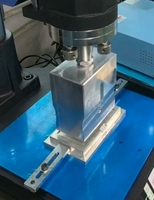 Machine de soudage par ultrasons 15KHz 2600W Scellage automatique pour les plaques de pièces de monnaie, les plaques de cartes, les étuis de plaques graduées, l'acrylique, le plastique transparent, l'ABS