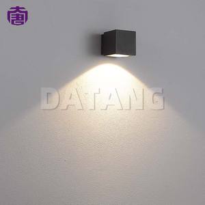 Applique murale LED extérieure étanche à longue durée de vie avec indice de protection IP65 pour l'extérieur des bâtiments, les jardins et l'usage résidentiel - Product Image 6
