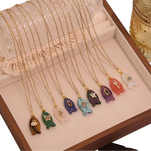 Collier pendentif délicat en forme de poisson en pierre naturelle et zircon, chaîne à maillons en acier inoxydable plaqué or, mignon et tendance pour femme, usage quotidien - Product Image 3