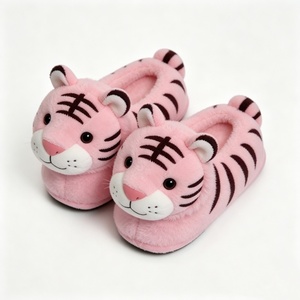 Pantoufles en peluche tigre rose personnalisées, pantoufles d'intérieur mignonnes en forme de tigre, pantoufles en peluche tigre pour bébé pour Halloween, rembourrées en coton PP - Product Image 1