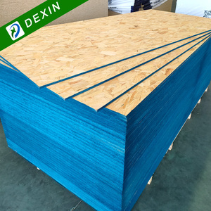 Tablero de <span class=keywords><strong>madera</strong></span> contrachapada popular de 18mm 4x8 OSB2/OSB3 para la construcción de casas de <span class=keywords><strong>madera</strong></span> al aire libre - Product Image 1