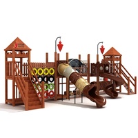 Großer Kinder-Fitnesspark mit Holzrutsche, Kletternetz und Holzrahmen – Outdoor-Spielplatzrutsche mit Holzloch