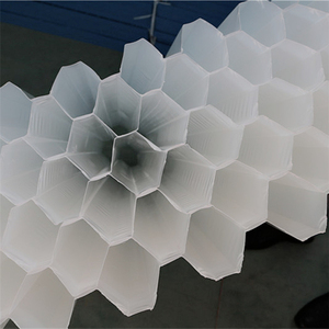 Embalaje de Tubos Inclinados de PVC PP con Estructura de Panal Hexagonal para Medios de Tratamiento de Aguas Residuales - Product Image 1