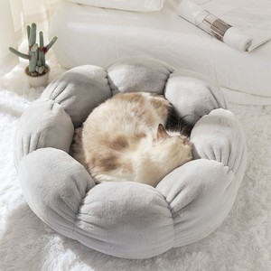 Tempat Tidur Hewan Peliharaan Portabel Bentuk Bunga Kucing Anjing, Bernapas, Semua Musim, Tidak Perlu Perakitan, Bulu Kelinci Kecil, Isi Kapas PP - Product Image 1