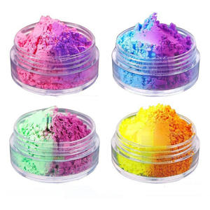 Trouvez des poudres pigmentées similaires, photosensibles, photochromiques et changeantes de couleur, à base de lumière UV. - Product Image 2