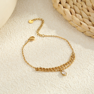 Joyería para manos - pulsera de acero inoxidable con gemas en forma de corazón - única, sencilla y versátil - Product Image 3