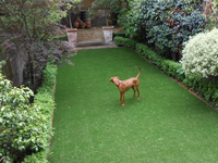 Gazon artificiel d'usine, gazon synthétique durable, tapis vert de 30 à 50 mm, gazon artificiel pour l'aménagement paysager des jardins