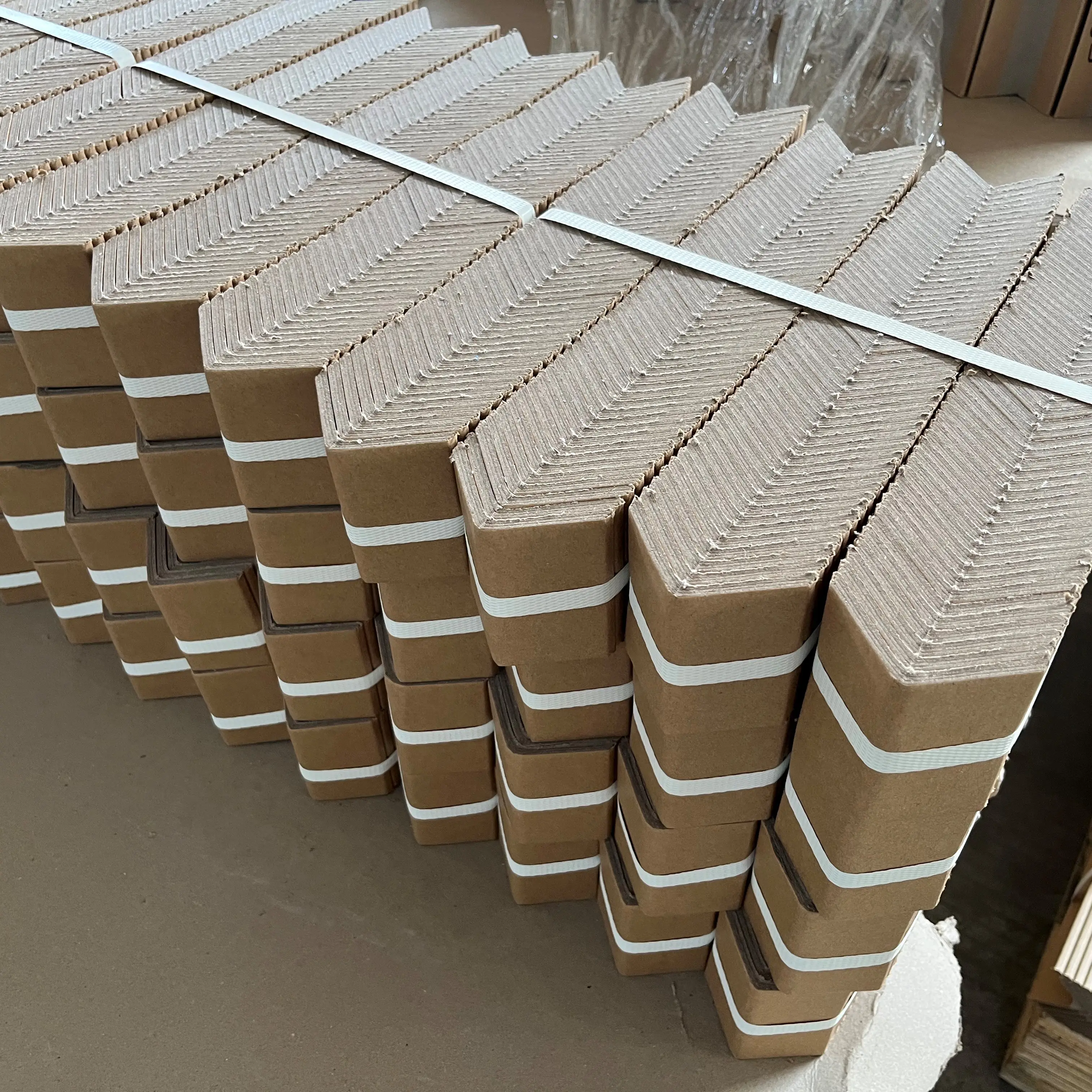 Brown Corrugated Cardboard Angles Edge Boards Kraft Paper Pallet Edge Protector Paper