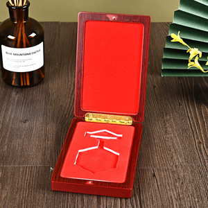 Caja de madera hecha a medida para medallas y monedas conmemorativas, rectangular, mate, imitación de caoba, hecha a mano. - Product Image 2